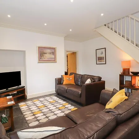 1 The Stables Holiday home Grange-over-Sands